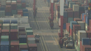 Exporta&ccedil;&otilde;es da China crescem pela primeira vez em sete meses