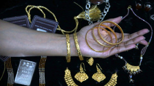 Oro in calo, spot a 4.786,04 dollari