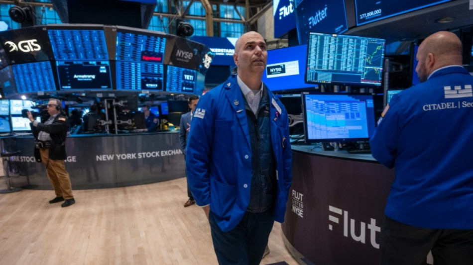 Wall Street ouvre en ordre dispers&eacute; apr&egrave;s de nouveaux records