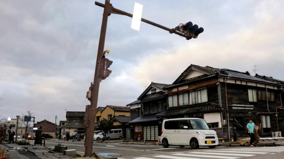 Zentrum Japans von schwerer Erdbebenserie ersch&uuml;ttert - Sch&auml;den und Versch&uuml;ttete