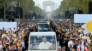 De l'Etoile &agrave; la Concorde, foule XXL pour une messe papale "marquante"