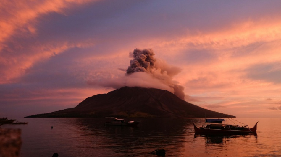 Indonesiens Beh&ouml;rden geben nach Ausbr&uuml;chen von Vulkan Ruang Entwarnung