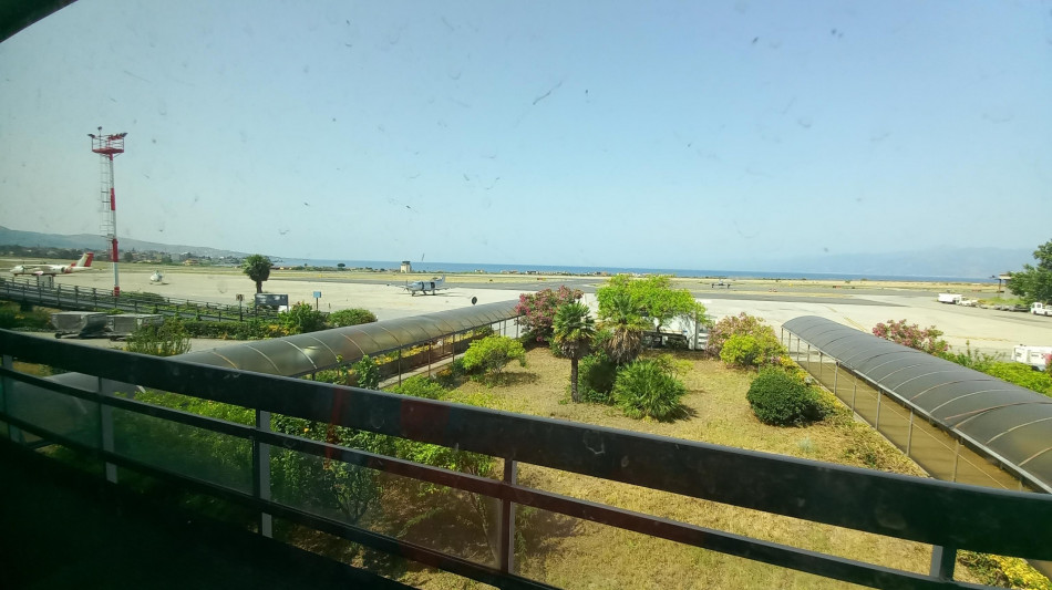 ++ Aeroporti Crotone e Reggio Calabria senza carburante, nessun disagio per Lamezia ++