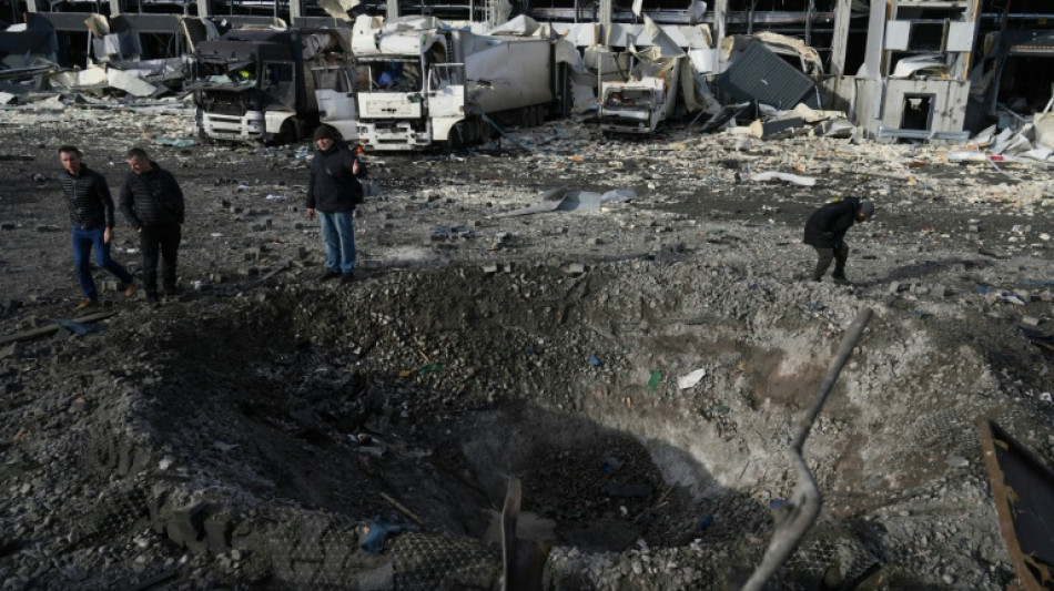 Ucrânia e Rússia trocam ataques enquanto negociadores se apressam por acordo