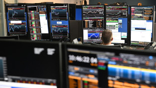 Borsa: Europa debole, guarda al 'D-day economico'