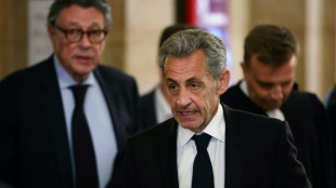 Ex-presidente franc&ecirc;s Sarkozy n&atilde;o precisar&aacute; usar tornozeleira eletr&ocirc;nica novamente