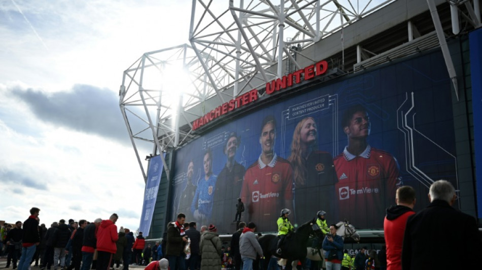 Battle to buy Man Utd heats up as Qatar's Sheikh Jassim submits second bid