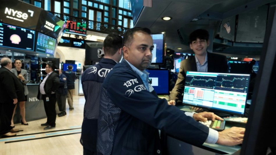 L'inflation ralentit, Wall Street se r&eacute;jouit et ouvre en hausse