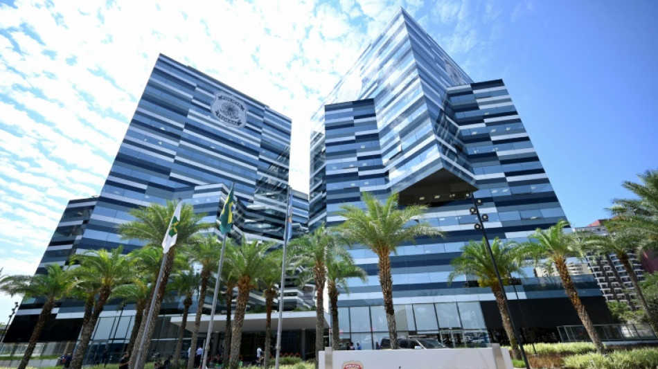 Scandale des bijoux au Br&eacute;sil: le couple Bolsonaro silencieux face &agrave; la police