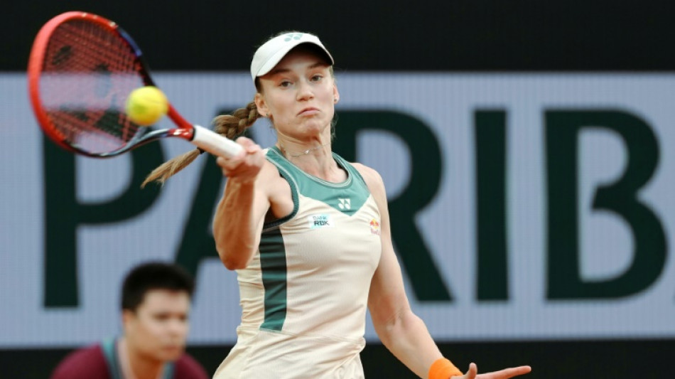 Rybakina avança sem problemas à segunda rodada de Roland Garros