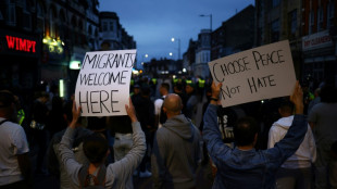 Nach Ausschreitungen rechtsradikaler Gruppen: Tausende protestieren in Gro&szlig;britannien gegen Rassismus