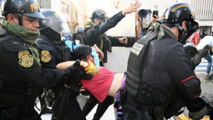 Bloqueos en rutas de Per&uacute; provocan escasez de combustibles y alimentos  