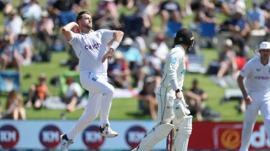 Robinson adds to England's injury woes as Labuschagne makes a hundred