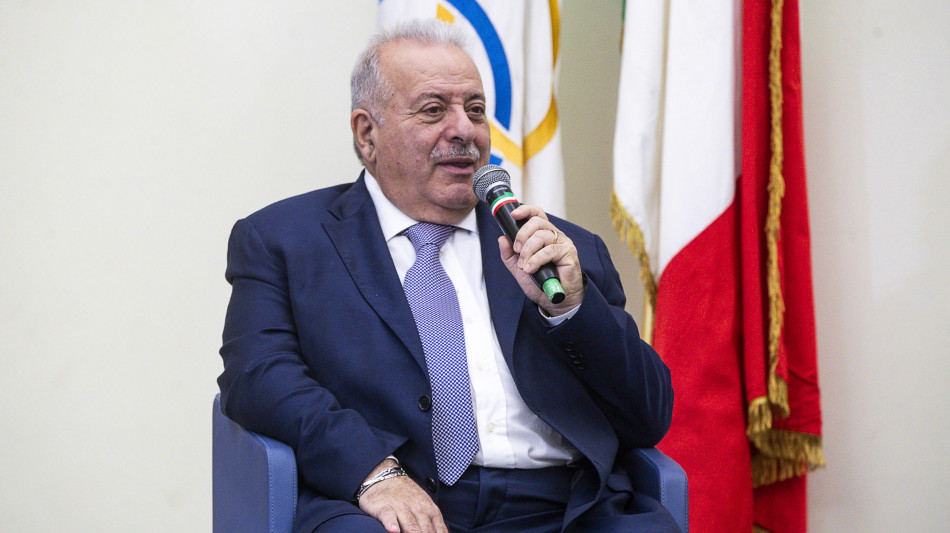 Volley: Manfredi "bambini in fila, aprite palestre delle scuole"