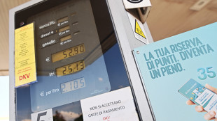 ++ Prezzi carburanti salgono ancora, benzina self a 2,132 euro ++