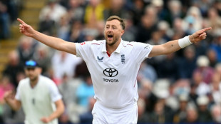 England close in on Test series sweep against sorry Pakistan