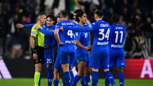 Com dez jogadores desde o in&iacute;cio, Juventus salva um ponto contra o Empoli