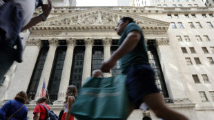 Wall Street ouvre en hausse, le rapport sur l'emploi plut&ocirc;t bien accueilli