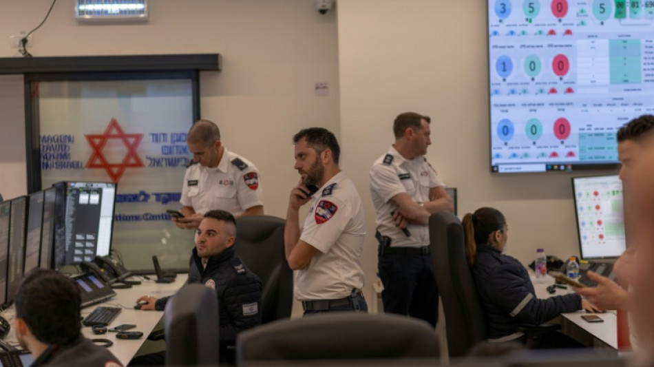 Face aux frappes iraniennes, les secours isra&eacute;liens sur le pied de guerre