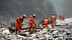 Nepal buries dead as rescuers seek thousands missing