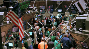 Wall Street chiude contrastata, Dj +1%, Nasdaq -0,14%