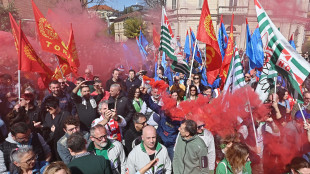 Azienda premia con 50 euro chi non sciopera, Uilm, vergogna