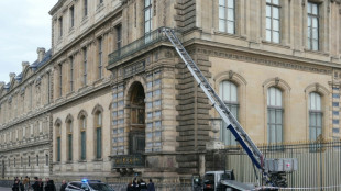 Louvre-Diebstahl: Ermittlungen gegen zwei Verdächtige - drei  Festgenommene frei