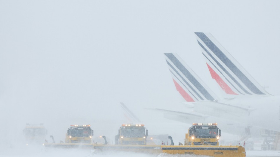 200 km/h dans le blanc: &agrave; Paris-Orly, la neige d&eacute;clenche une mission commando 