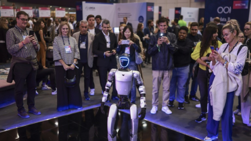 Rob&ocirc;s humanoides est&atilde;o longe de transformar a ind&uacute;stria, diz Amazon Robotics