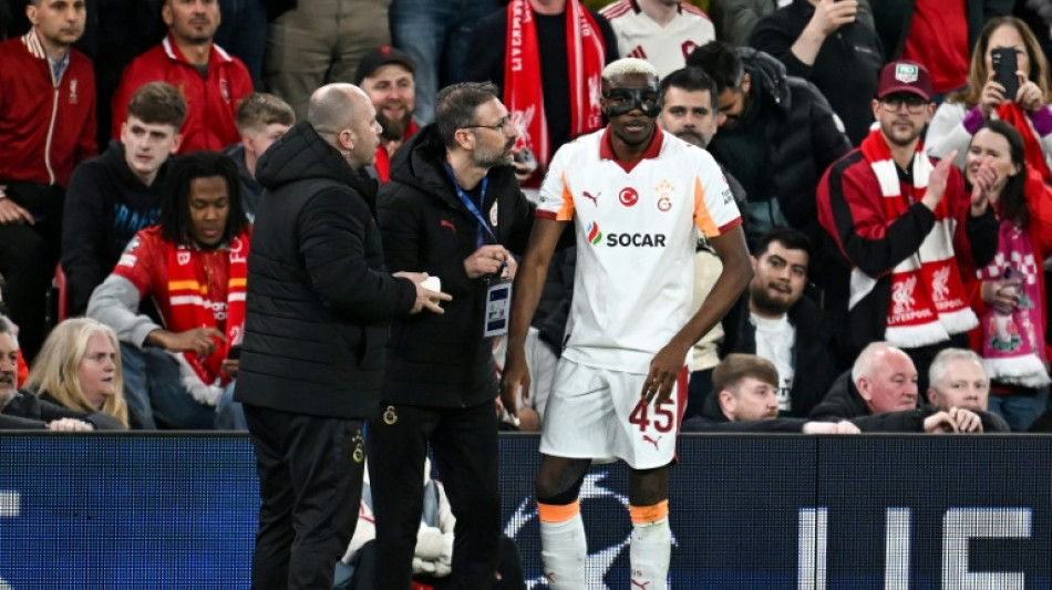 Osimhen sofreu fratura no bra&ccedil;o e Lang passar&aacute; por cirurgia no polegar, informa Galatasaray