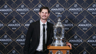 Draisaitl geht leer aus: Goalie Hellebuyck zum MVP gewählt