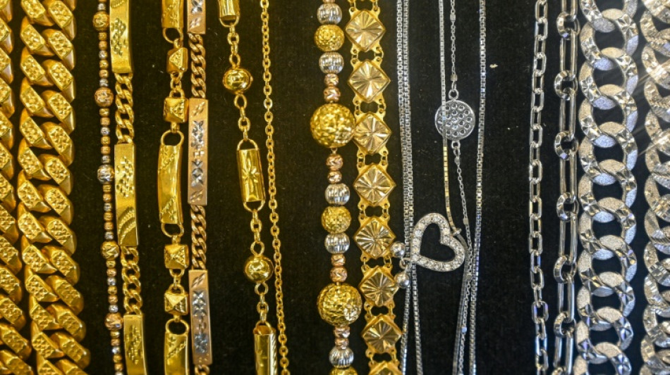 El oro se acerca a los 5.000 d&oacute;lares la onza, tras la incertidumbre de la pol&iacute;tica estadounidense