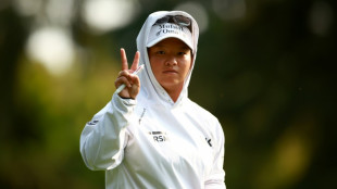 Khang's hot streak fires her into lead in Vancouver