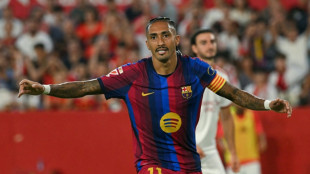 Un triplete de Raphinha impulsa a un Barcelona con pleno de victorias