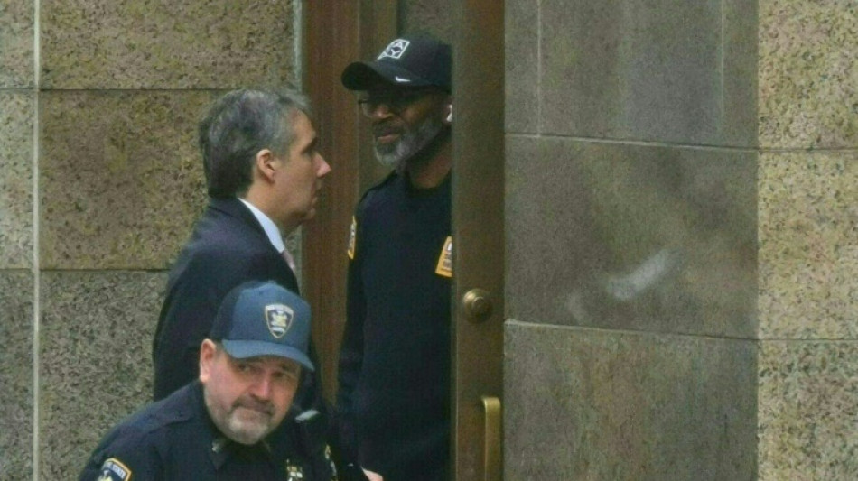 Ex-homem de confian&ccedil;a de Trump segue acusando o republicano