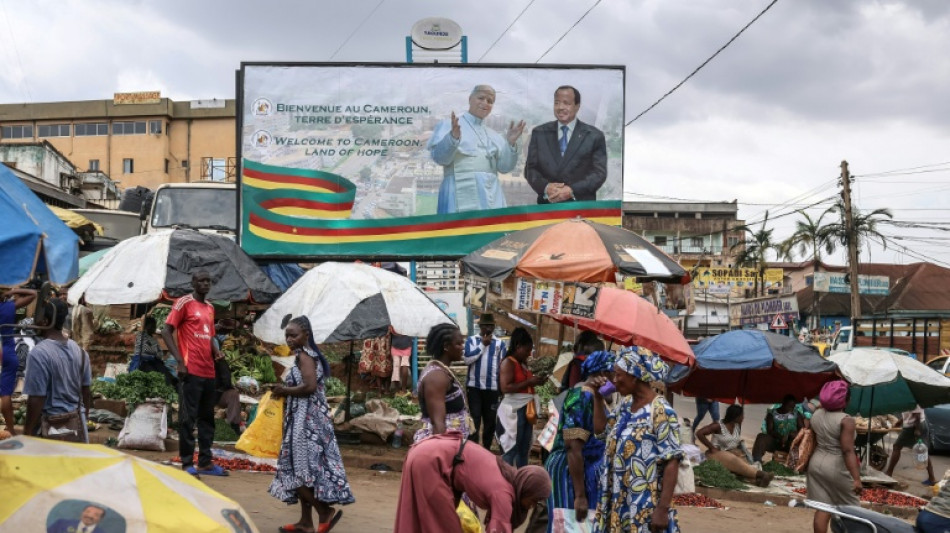 Papa pede 'exame de consci&ecirc;ncia' &agrave;s autoridades de Camar&otilde;es para combater corrup&ccedil;&atilde;o