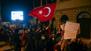 Hundreds arrested as Turkey protesters defy crackdown