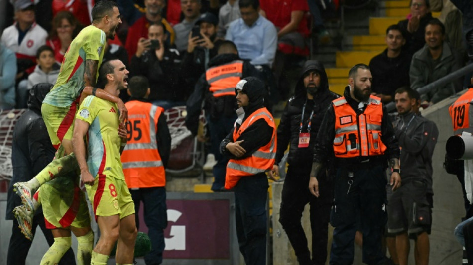 Com um a menos, Espanha goleia Su&iacute;&ccedil;a (4-1) em sua 1&ordf; vit&oacute;ria na Liga das Na&ccedil;&otilde;es
