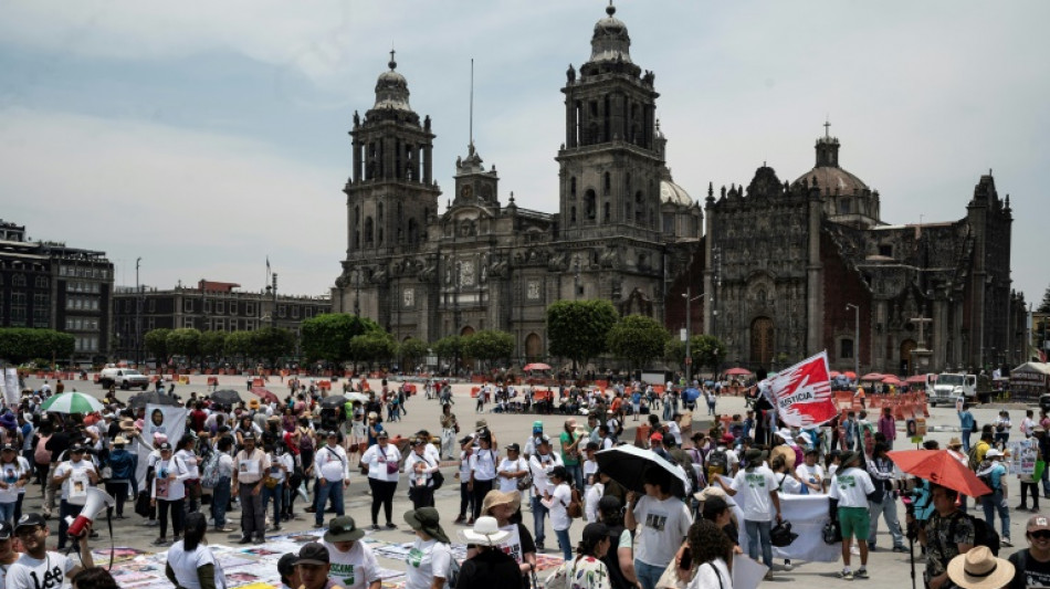 M&atilde;es de desaparecidos no M&eacute;xico pedem justi&ccedil;a e empatia em protesto