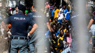 Fl&uuml;chtlinge von Lampedusa nach Sizilien und aufs italienische Festland gebracht