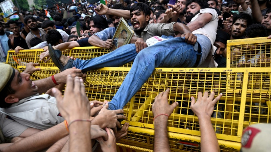 La polic&iacute;a india dispersa una manifestaci&oacute;n contra irregularidades en ex&aacute;menes universitarios