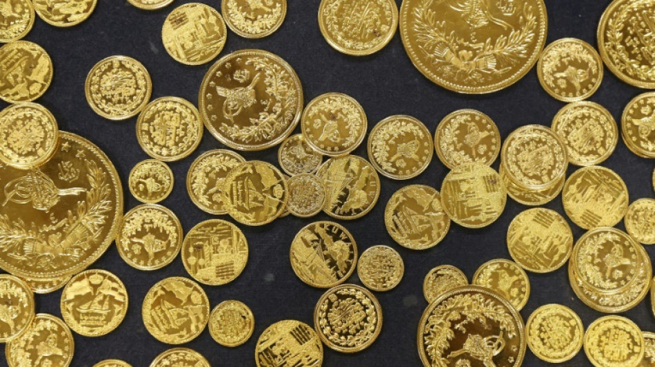 Hunderttausende Euro Schaden: Seniorin &uuml;bergibt Gold und Uhren an Schockanrufer 