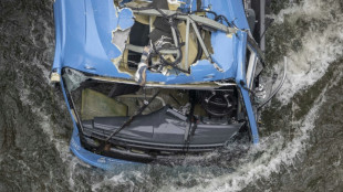 Seis muertos por la ca&iacute;da de un autob&uacute;s a un r&iacute;o en Espa&ntilde;a