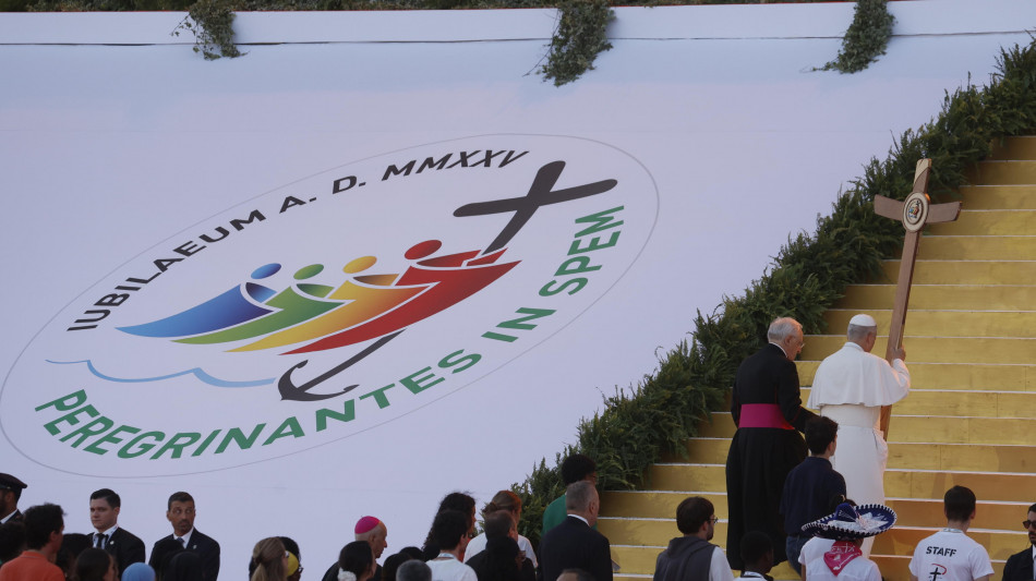 Il Papa ai giovani, "costruite un mondo più umano"