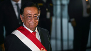 El izquierdista Jos&eacute; Mar&iacute;a Balc&aacute;zar asume como presidente interino de Per&uacute;