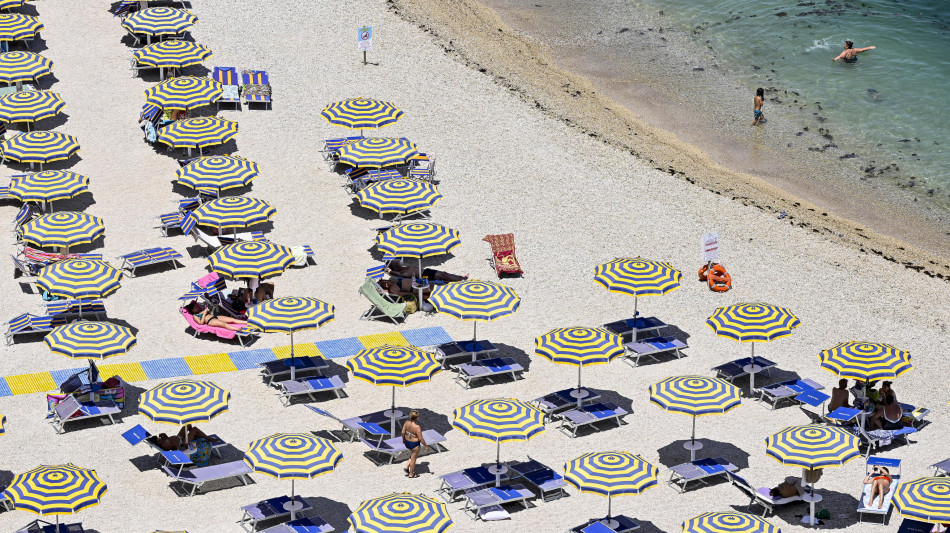 Ue, preoccupa ritardo Italia su balneari, cos&igrave; perde entrate