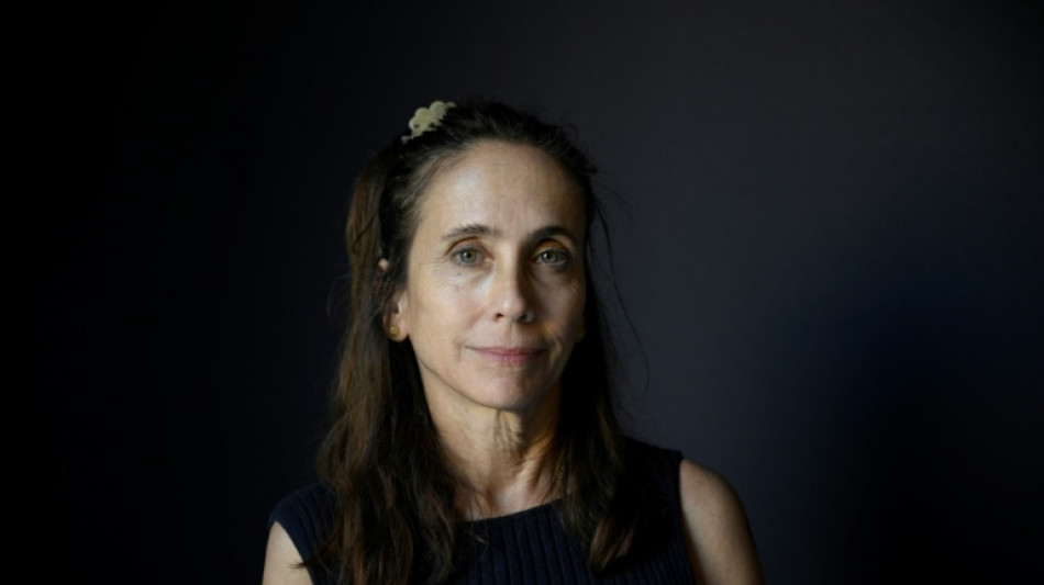 Dos simp&aacute;ticas ni&ntilde;as crecen frente a la c&aacute;mara de la argentina Alessandra Sanguinetti