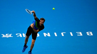 Medvedev overcomes 'fluffy grapefruits' to reach China Open quarter-finals