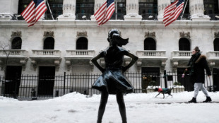 Wall Street finit en hausse, port&eacute;e par les r&eacute;sultats de soci&eacute;t&eacute;s et la Fed