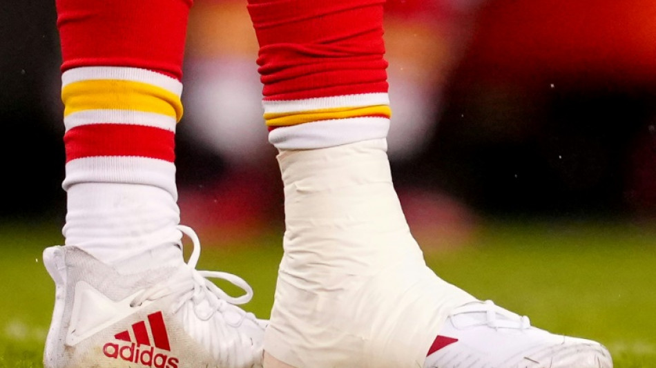 With limping Mahomes, Chiefs hold off determined Jaguars